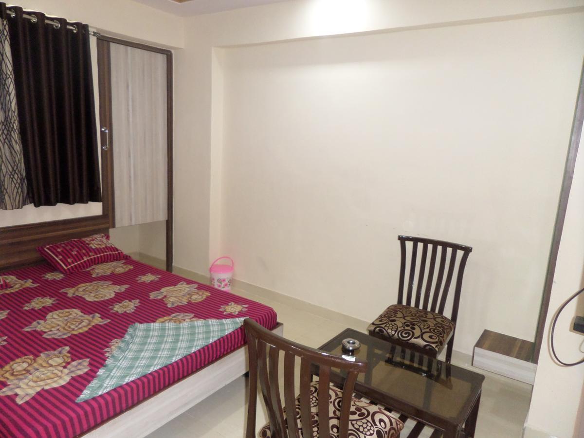 Hotel Riya-Raj Lodging Titwala Camera foto